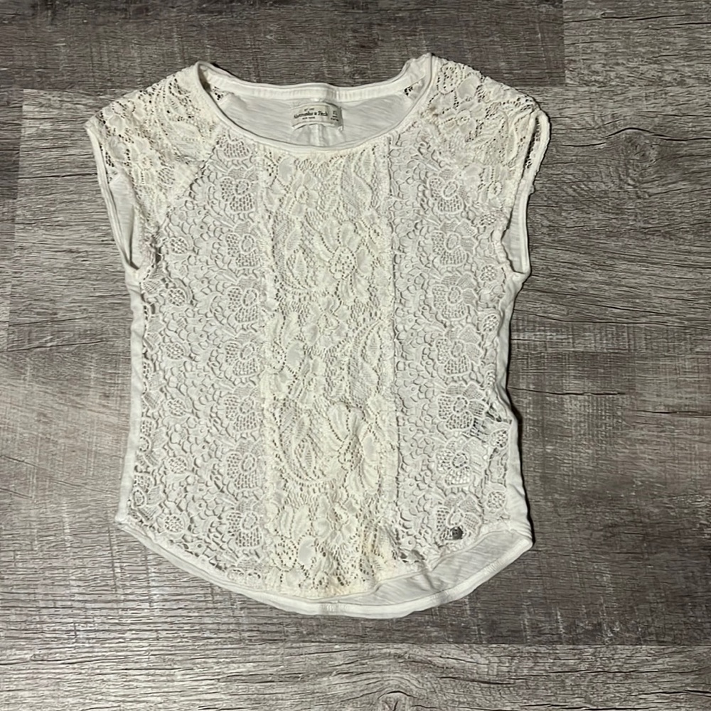 Lace Shortsleeved Top